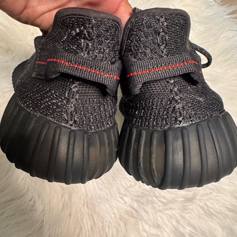 Sleek Black Knit Men's Sneakers - Picture 10 of 12